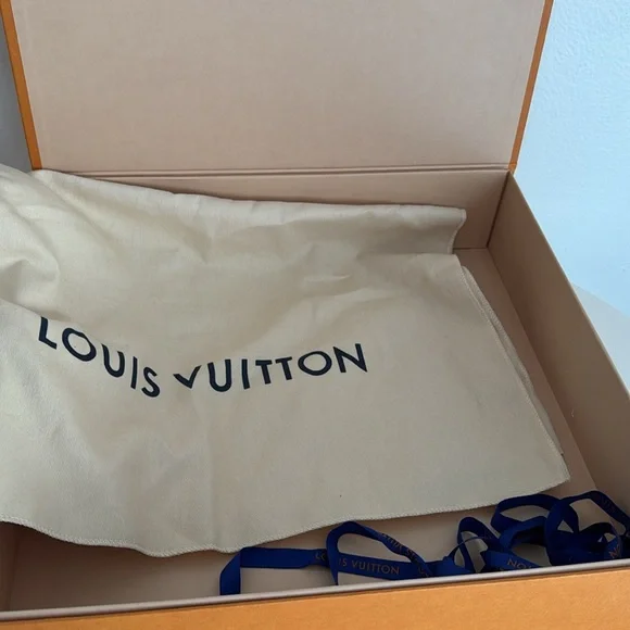 Louis Vuitton *NEW* Odeon MM NM Brown Monogram Shoulder Bag with Box & Cover - Picture 17 of 17